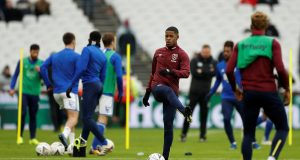 Xande Silva warms up for West Ham