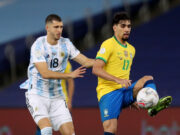 Lucas Paqueta, Guido Rodriguez. (REUTERS/Amanda Perobelli)
