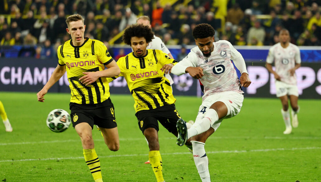 Champions League - Round of 16 - First Leg - Borussia Dortmund v Lille Lille's Alexsandro in action with Borussia Dortmund's Karim Adeyemi and Nico Schlotterbeck. (REUTERS/Wolfgang Rattay)