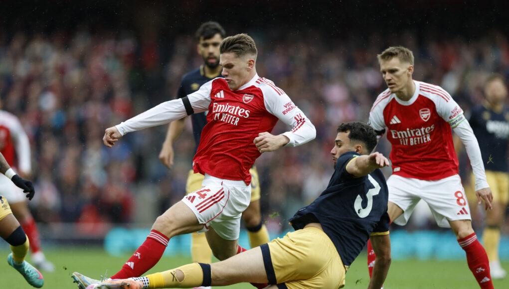 Premier League - Arsenal v West Ham United Arsenal's Viktor Gyokeres in action with West Ham United's Maximilian Kilman. (Reuters/Peter Cziborra)