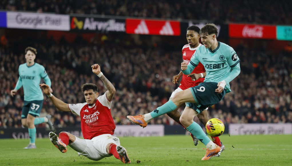 Arsenal's Piero Hincapie in action with Wolverhampton Wanderers' Jorgen Strand Larsen. (Reuters/Andrew Couldridge)