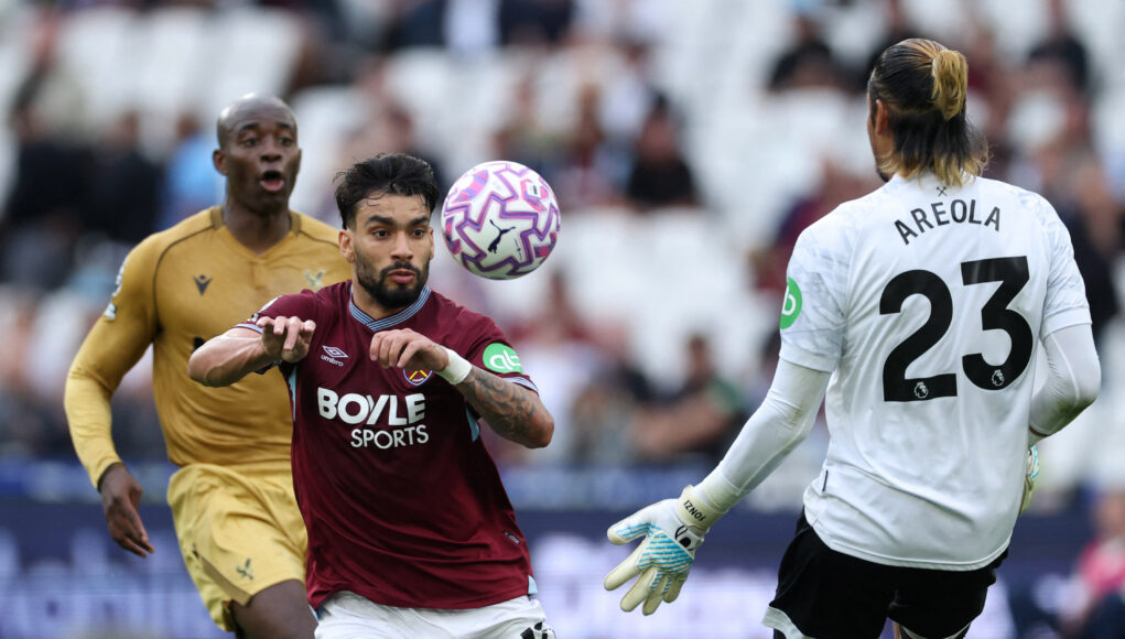 West Ham United's Lucas Paqueta and West Ham United's Alphonse Areola. (Reuters/John Sibley)