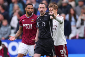 Callum Wilson questions referee Chris Kavanagh