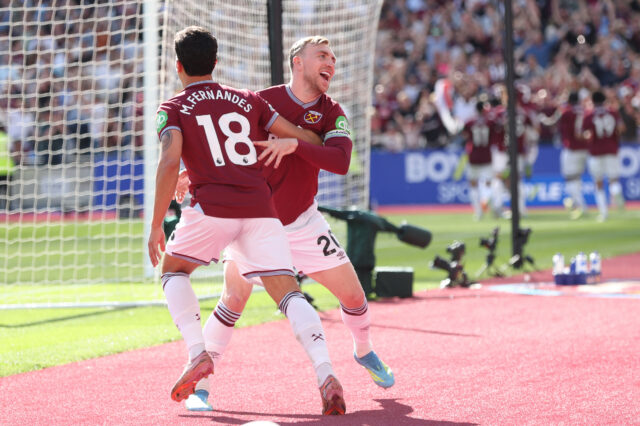 Mateus Fernandes and Jarrod Bowen celebrate